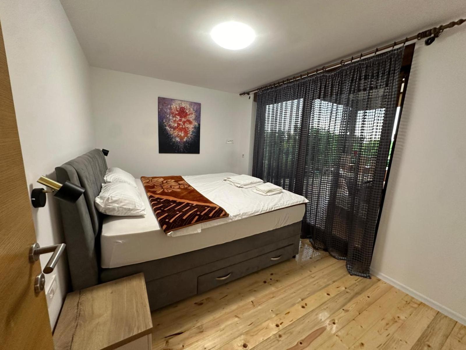 Svetli Raj Apartment